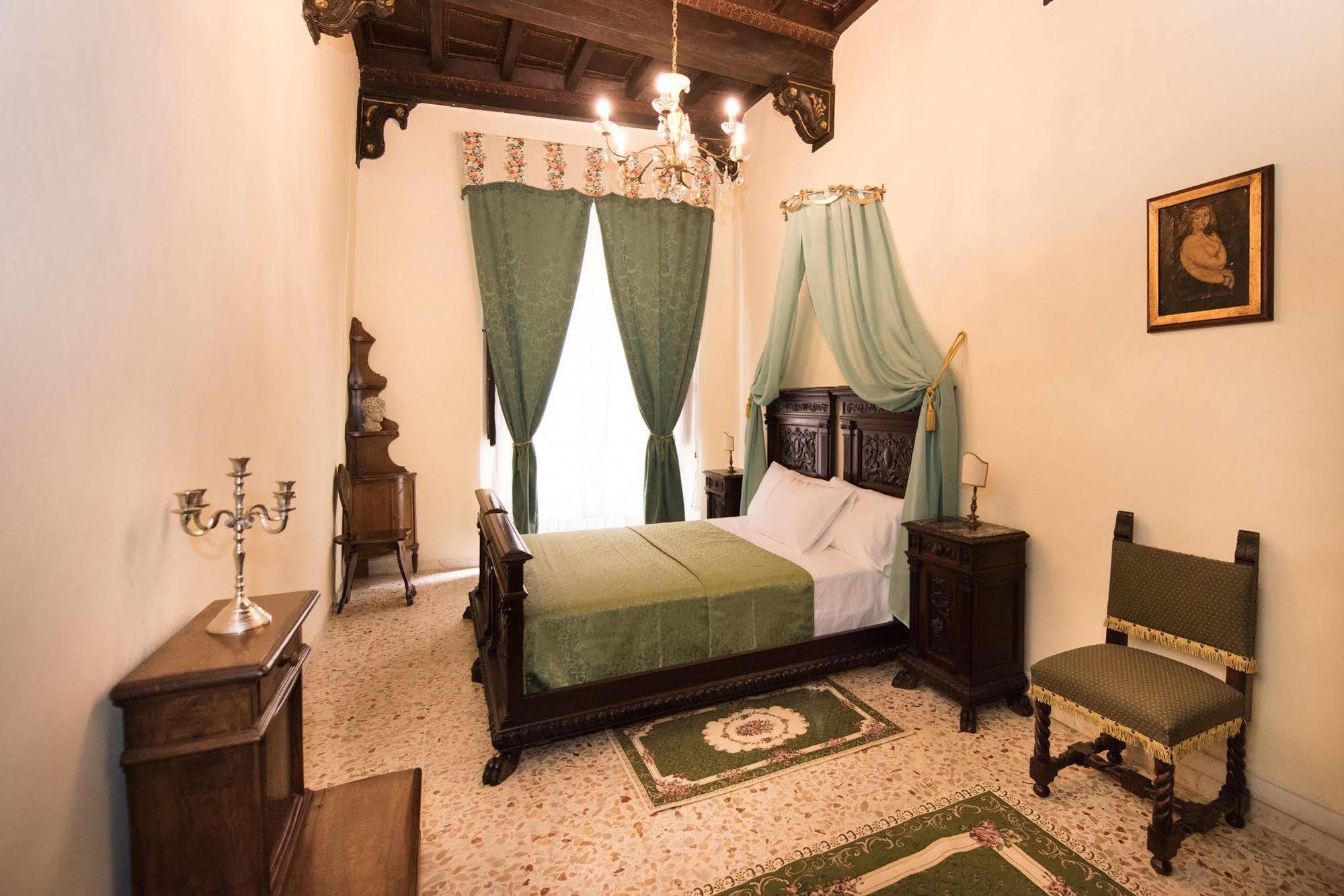 All'ombra Della Torre Only 3* Sienne